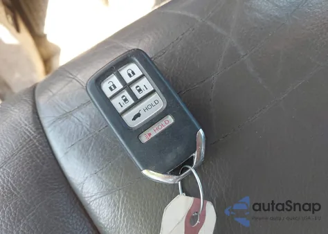 2015 Honda Odyssey Touring/Touring Elite z USA, uszkodzony, nr VIN 5FNRL5H98FB067700